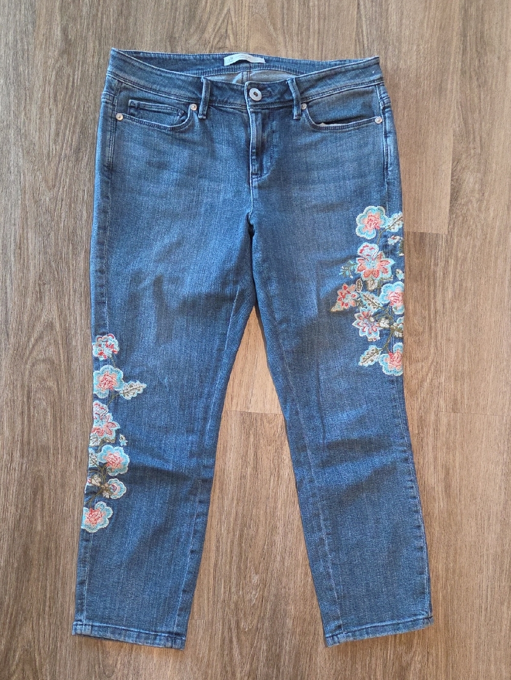 J. Jill Dark Blue Cropped Jeans with Floral Embroidery Size 4